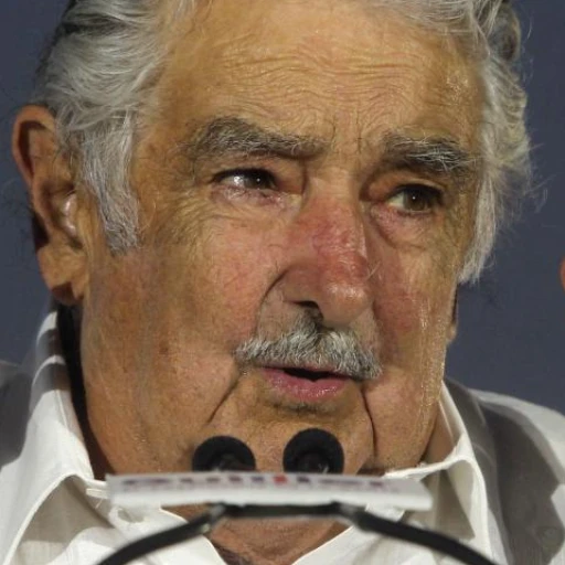 Mujica asegura que en Venezuela "parece que juegan a la democracia, pero no juegan"