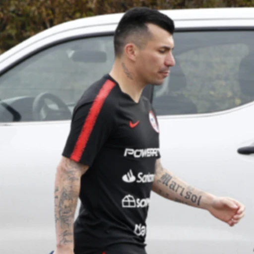 Gary Medel disparó por despidos en el staff de La Roja: No valoran a las personas